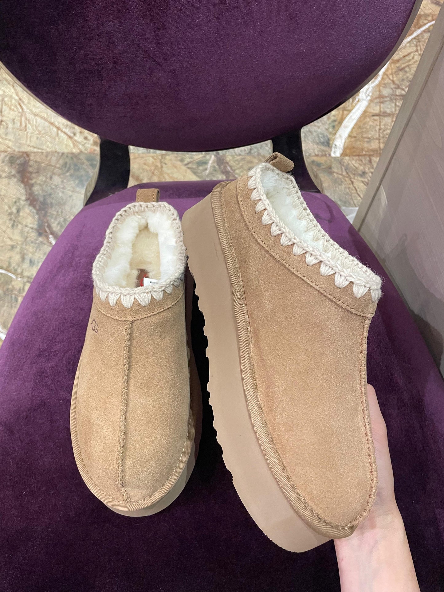Uggs Tazz Platform Chestnut with White lining