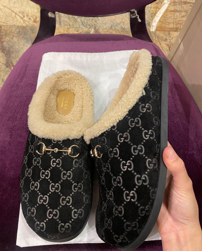 GUCCI Horsebit Black GG Beige shearling-trimmed suede mules