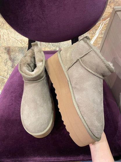 UGGS  Classic Ultra Mini Platform Boot